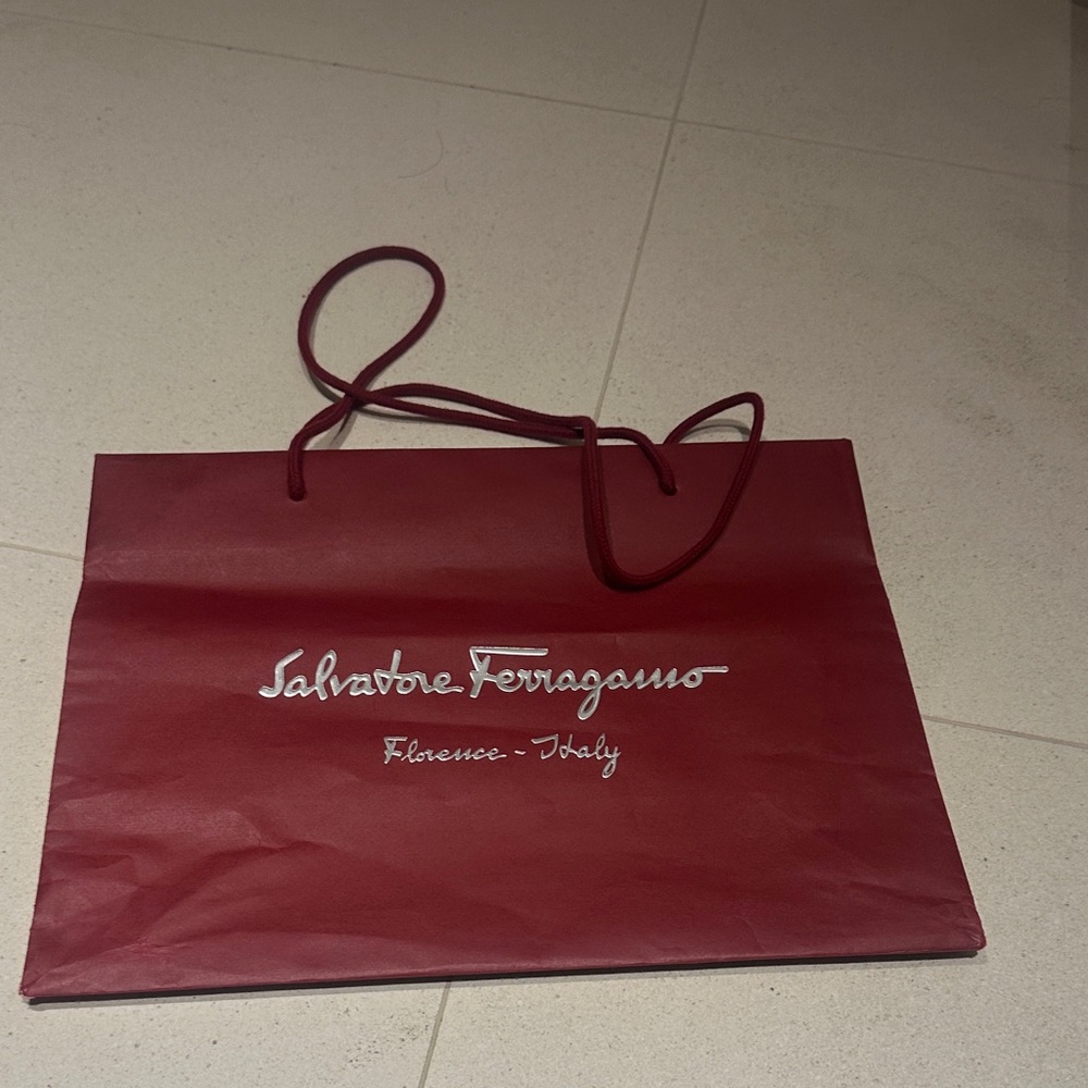 Salvatore Ferragamo Burgundy paper Bag - Picture 1 of 2